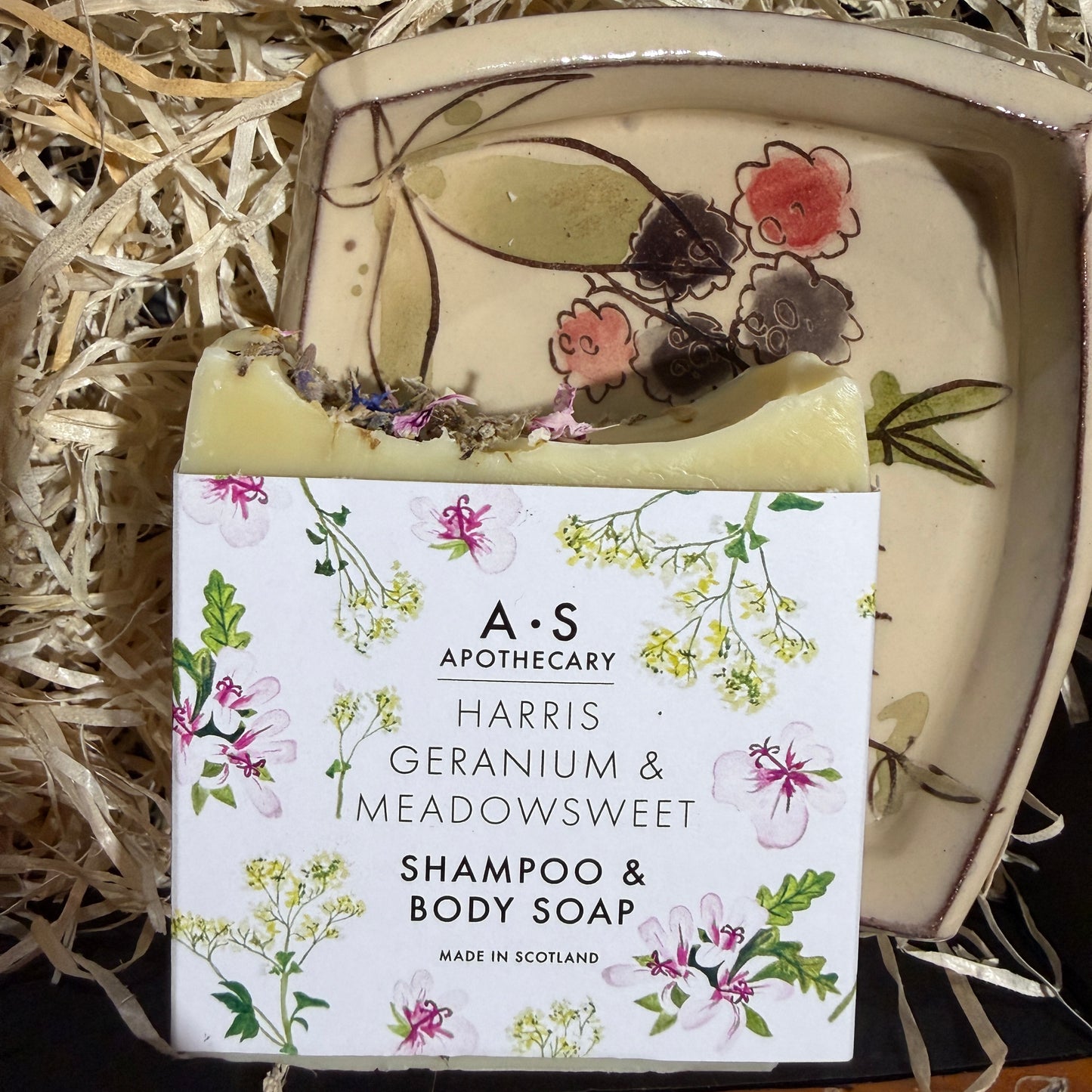 Meadowsweet & Geranium Shampoo and Body Bar with Bramble Dish