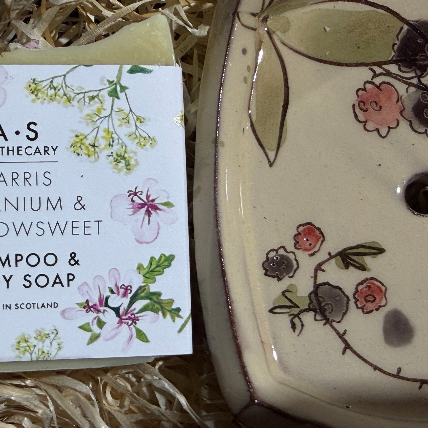Meadowsweet & Geranium Shampoo and Body Bar with Bramble Dish