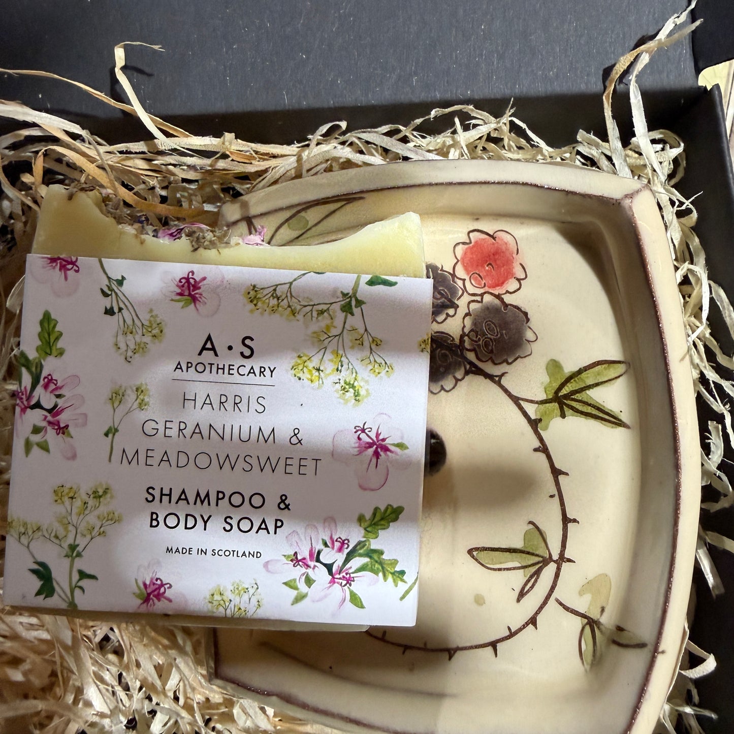 Meadowsweet & Geranium Shampoo and Body Bar with Bramble Dish